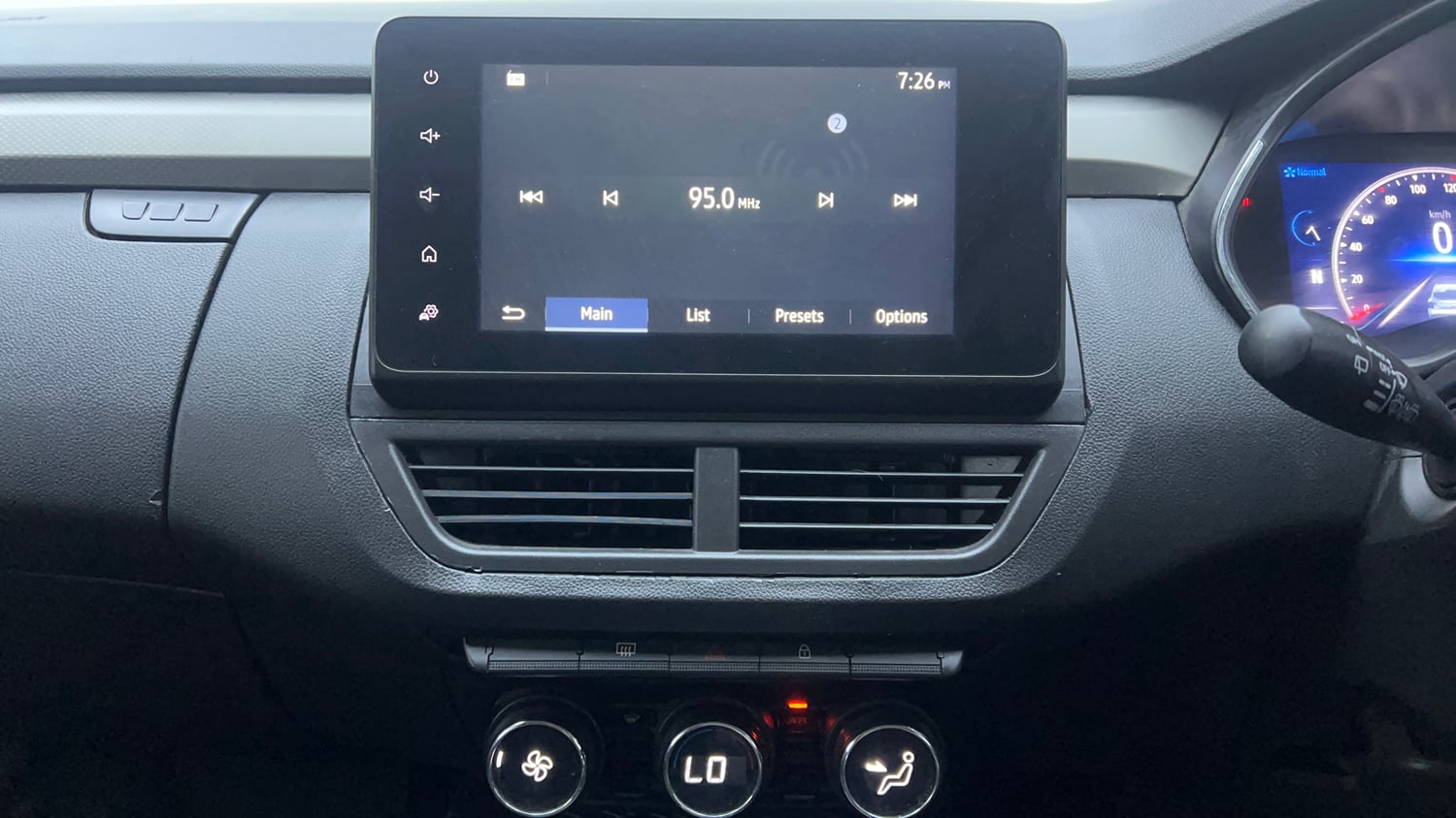 Used 2021 Renault Kiger RXZ AMT Dual Tone Petrol Automatic interior MUSIC SYSTEM & AC CONTROL VIEW