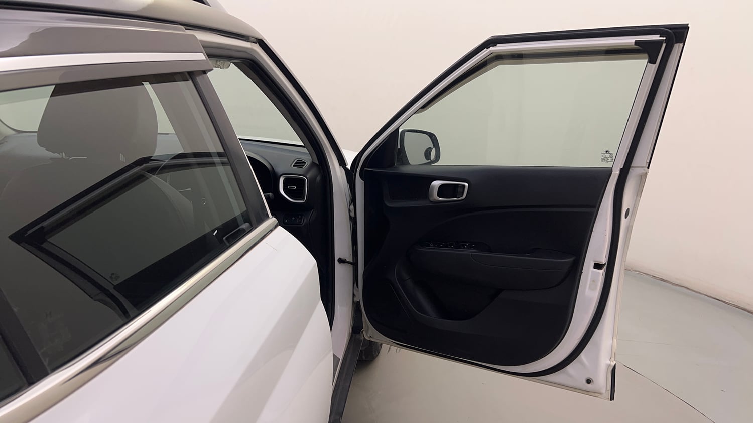 Used 2019 Hyundai Venue SX Plus 1.0 Turbo DCT Petrol Automatic interior RIGHT FRONT DOOR OPEN VIEW