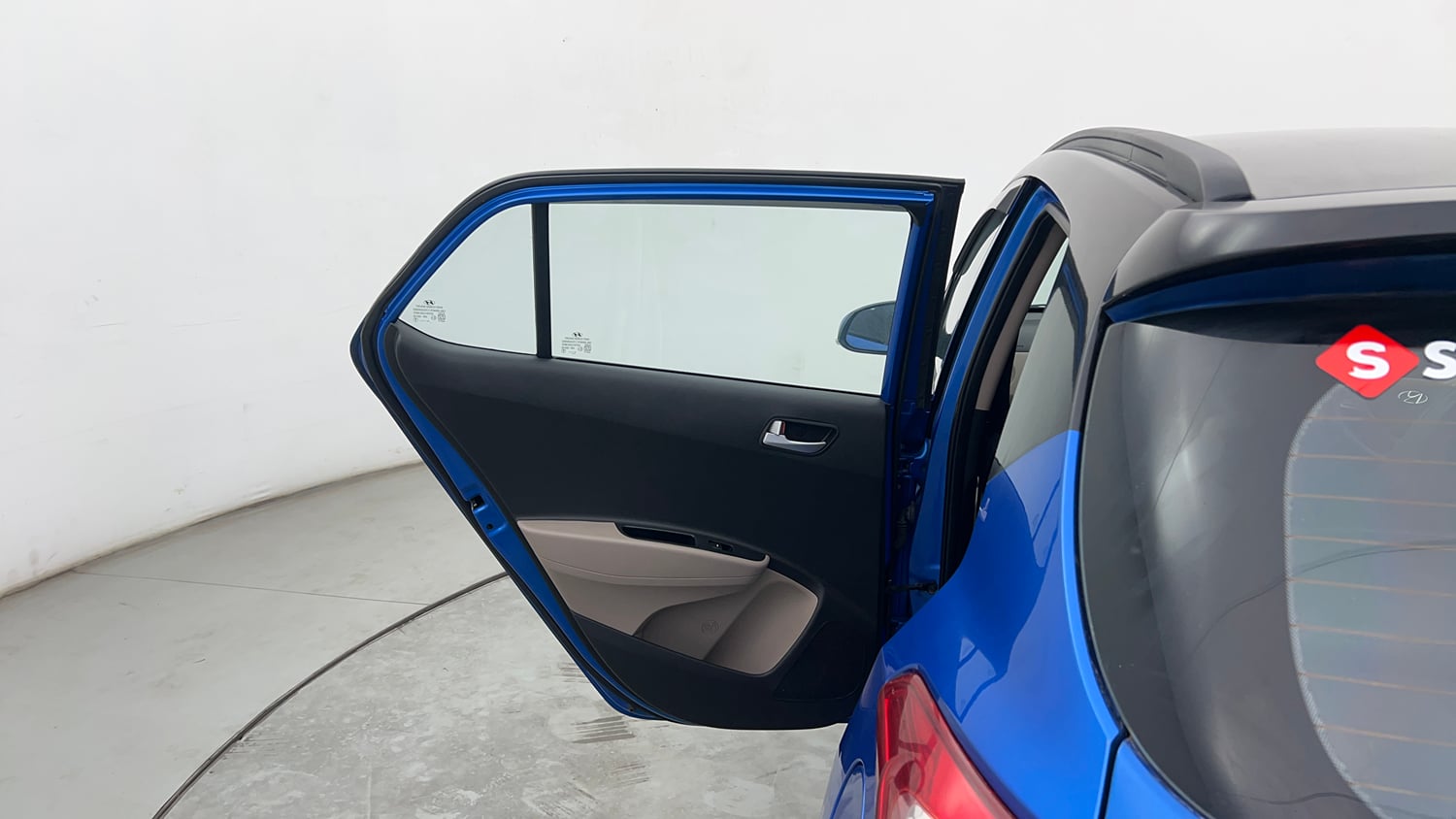 Used 2018 Hyundai Grand i10 Sportz 1.2 Kappa VTVT Dual Tone Petrol Manual interior LEFT REAR DOOR OPEN VIEW