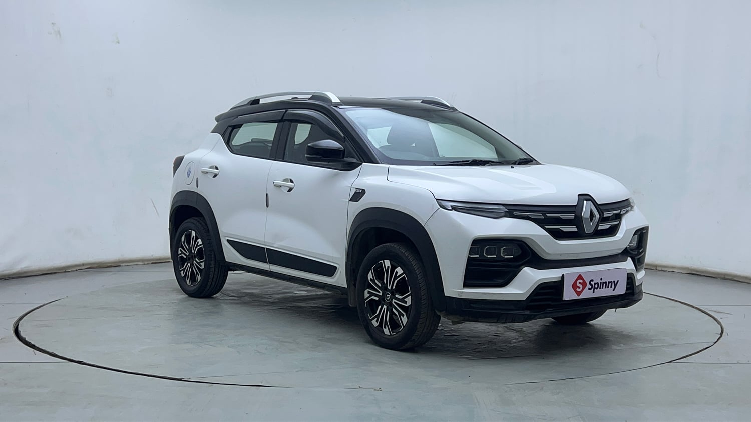 Used 2021 Renault Kiger RXZ AMT Dual Tone Petrol Automatic exterior RIGHT FRONT CORNER VIEW