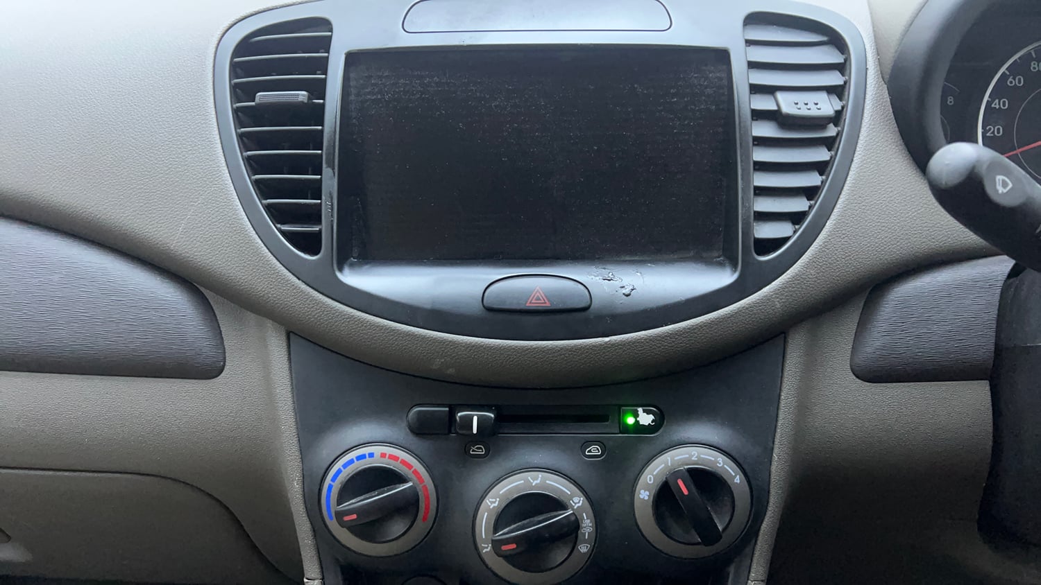 Used 2014 Hyundai i10 Era 1.1 iRDE2 Petrol Manual interior MUSIC SYSTEM & AC CONTROL VIEW