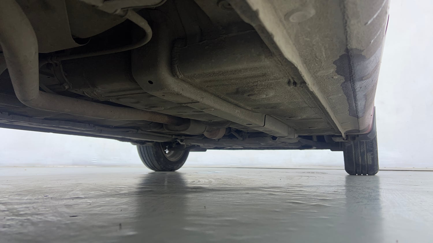 Used 2021 Hyundai Aura SX Plus 1.2 AMT Petrol Petrol Automatic extra REAR RIGHT UNDERBODY VIEW