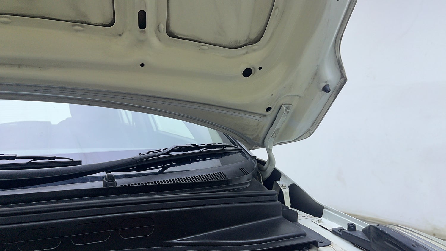 Used 2017 Hyundai Creta SX 1.6 CRDI (O) Diesel Manual engine ENGINE LEFT SIDE HINGE & APRON VIEW