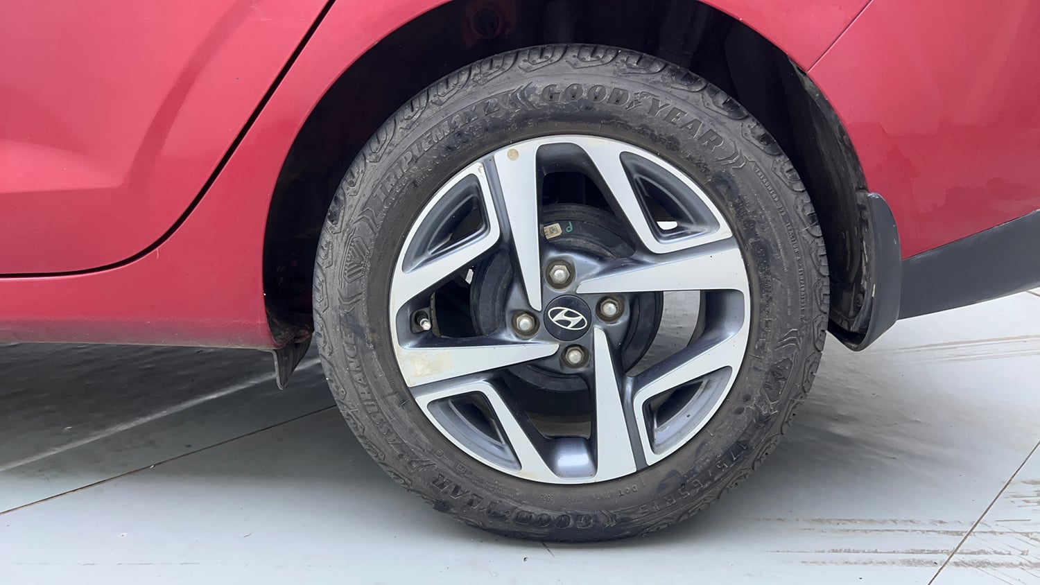 Used 2021 Hyundai Aura SX Plus 1.2 AMT Petrol Petrol Automatic tyres LEFT REAR TYRE RIM VIEW