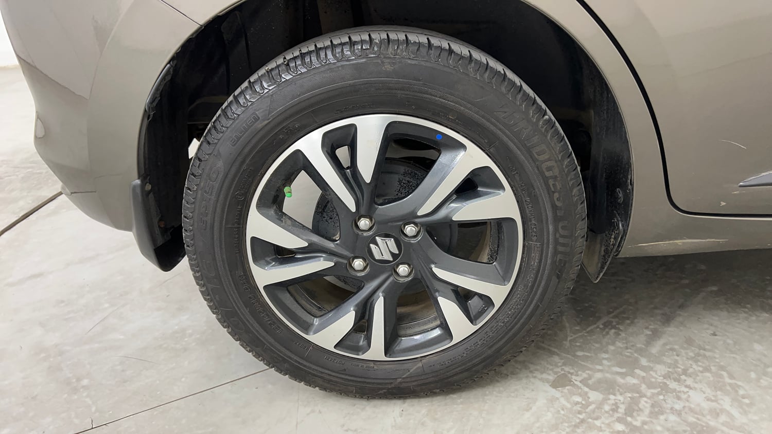 Used 2025 Maruti Suzuki Swift ZXi Plus Petrol Manual tyres RIGHT REAR TYRE RIM VIEW