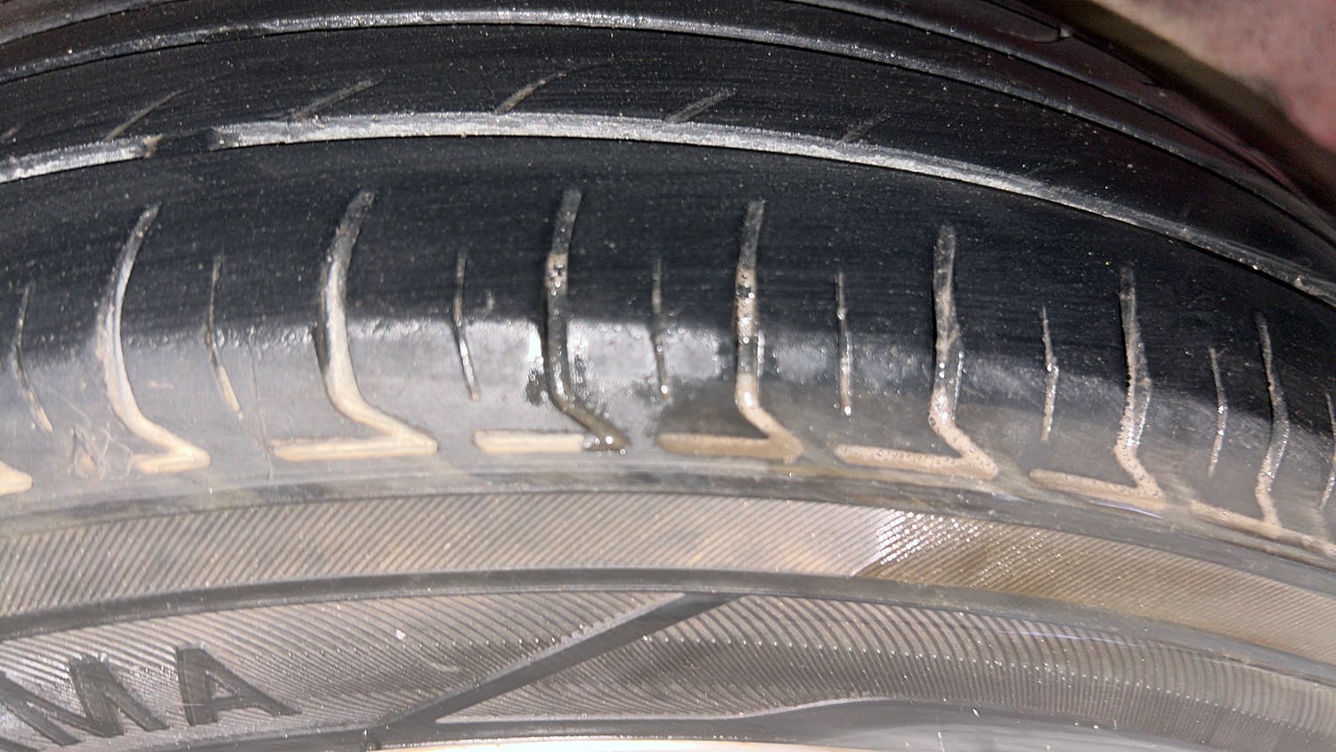 Used 2013 Hyundai i10 Magna 1.2 Kappa2 Petrol Manual tyres LEFT REAR TYRE TREAD VIEW