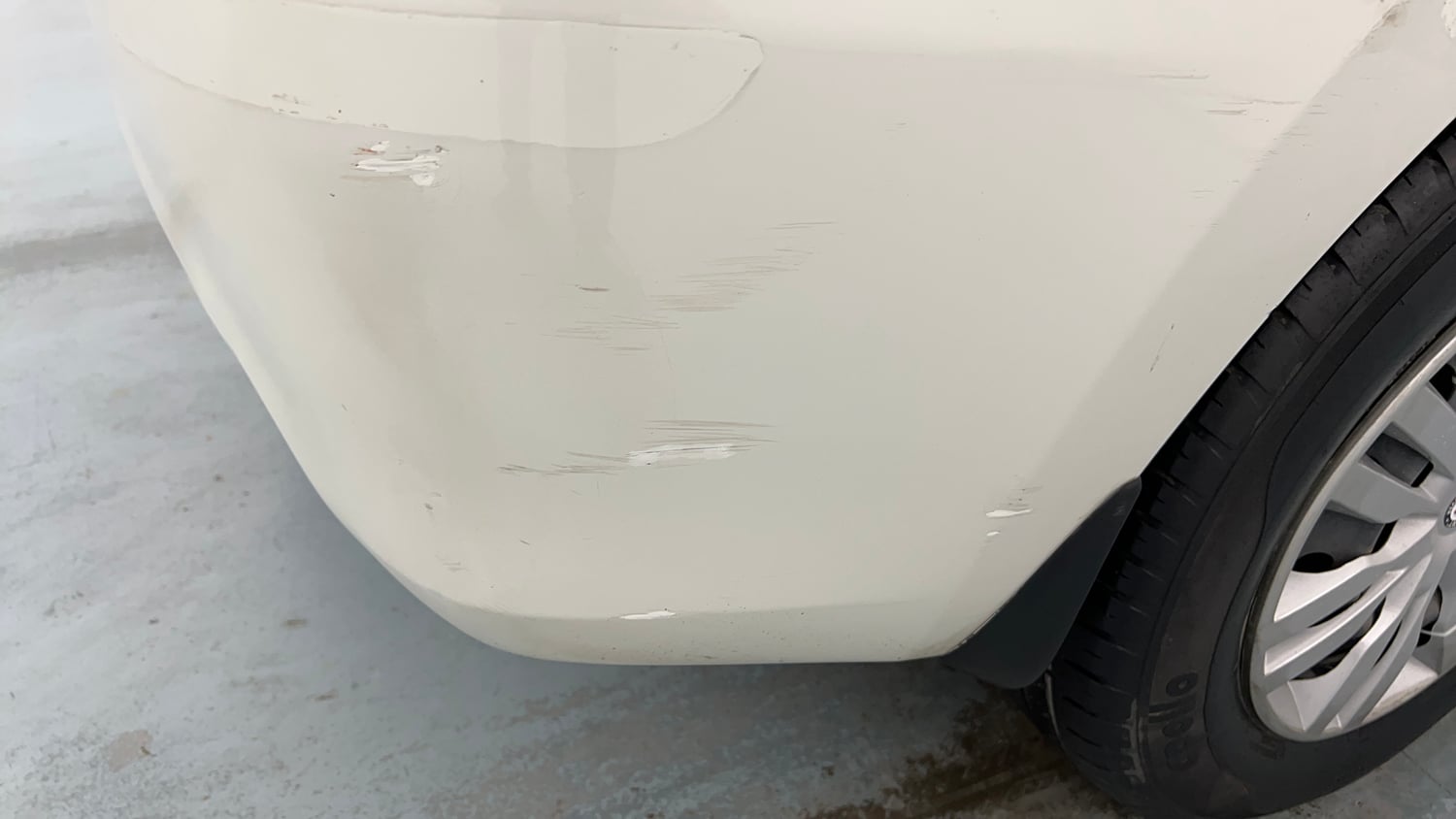 Used 2018 Maruti Suzuki Dzire VXi AMT Petrol Automatic dents MINOR SCRATCH
