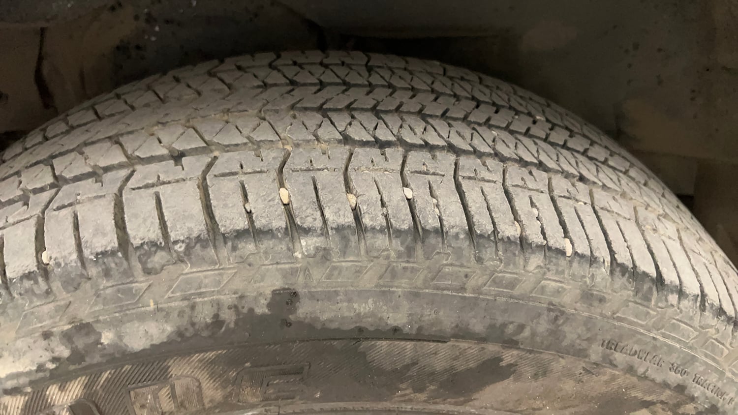 Used 2016 Mahindra XUV500 W4 Diesel Manual tyres RIGHT REAR TYRE TREAD VIEW