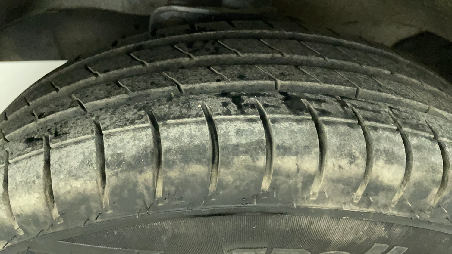 Used 2016 Maruti Suzuki Eeco 5 STR WITH A/C+HTR Petrol Manual tyres LEFT FRONT TYRE TREAD VIEW