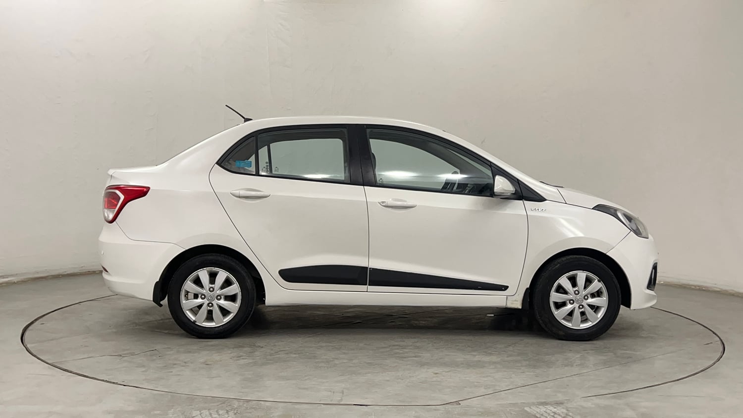 Used 2015 Hyundai Xcent S 1.2 (O) Petrol Manual exterior RIGHT SIDE VIEW