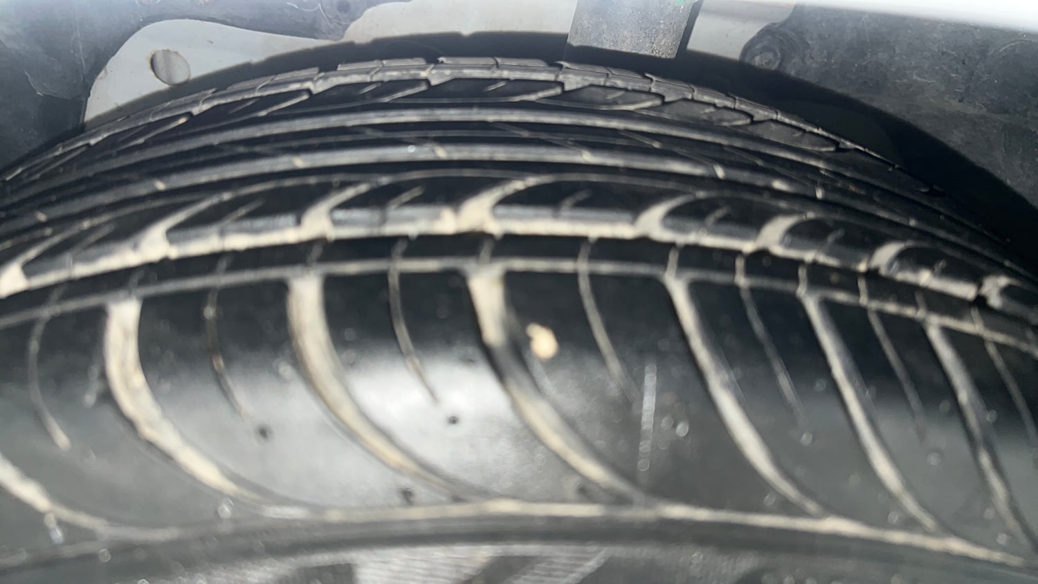 Used 2016 Ford Figo Aspire Trend 1.2 Ti-VCT Petrol Manual tyres LEFT FRONT TYRE TREAD VIEW
