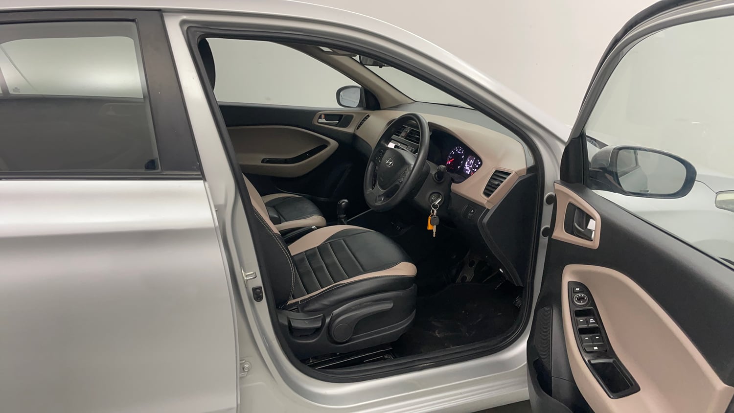 Used 2018 Hyundai Elite i20 Asta 1.2 Petrol Manual interior RIGHT SIDE FRONT DOOR CABIN VIEW