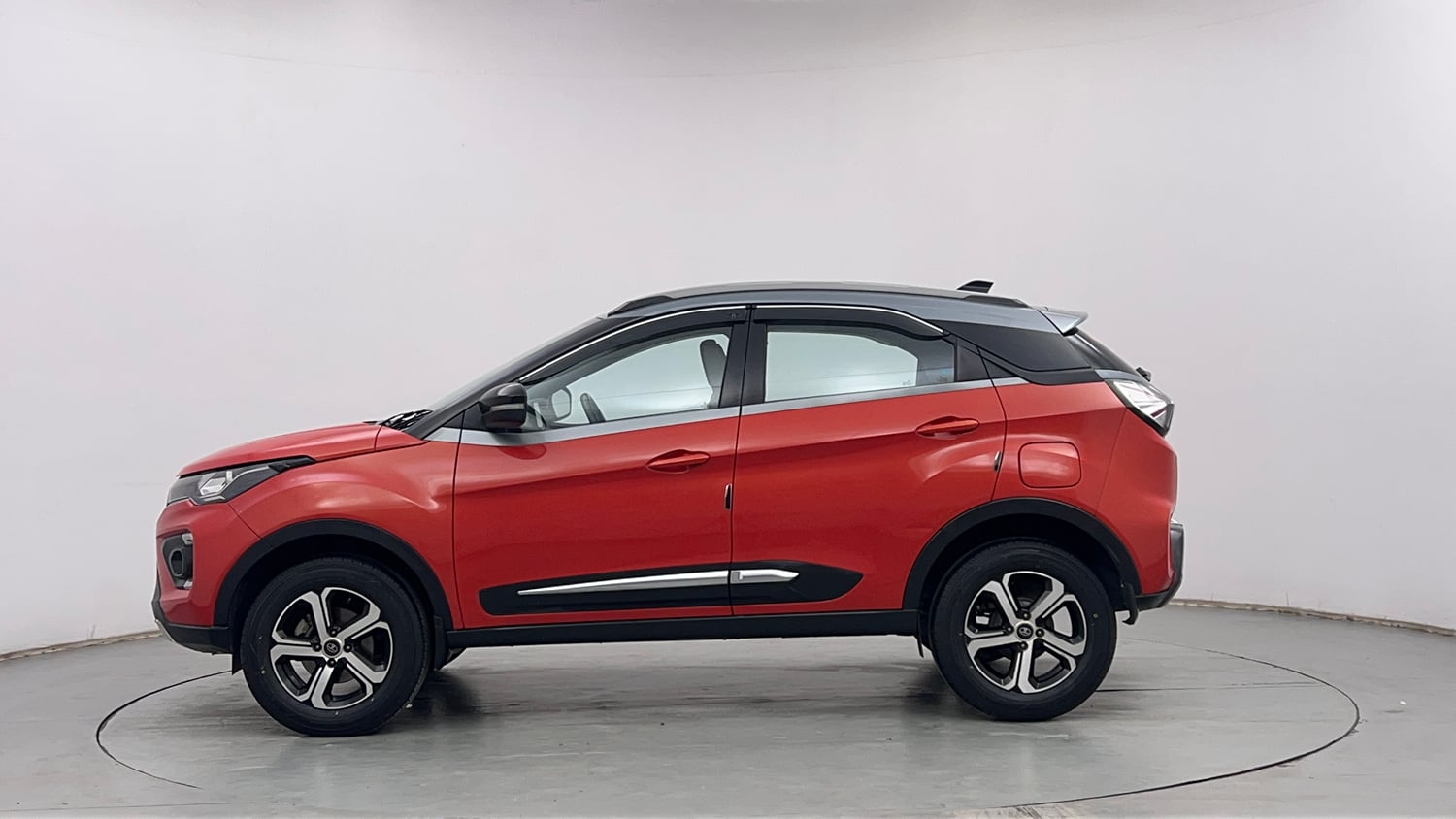 Used 2022 Tata Nexon XZA Plus  (S) Dual Tone Petrol Automatic exterior LEFT SIDE VIEW