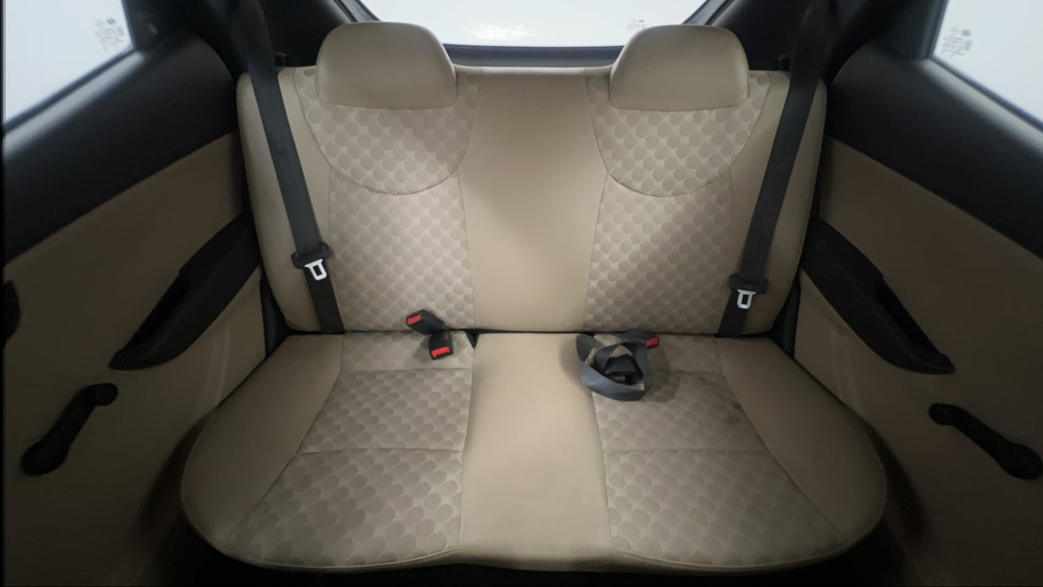 Used 2017 Hyundai Eon Magna + Petrol Manual interior REAR SEAT CONDITION VIEW