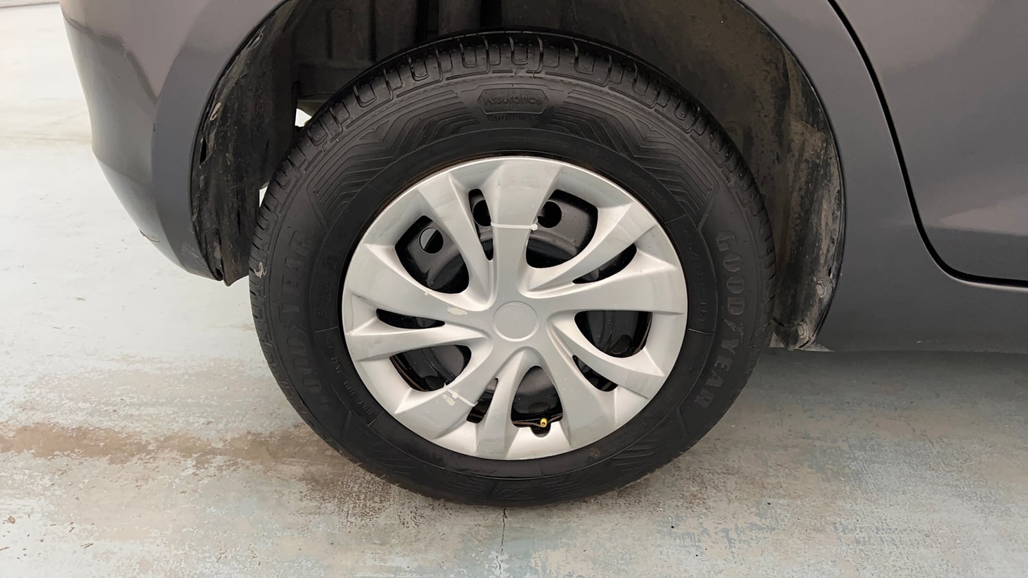Used 2017 Maruti Suzuki Swift VXi Petrol Manual tyres RIGHT REAR TYRE RIM VIEW
