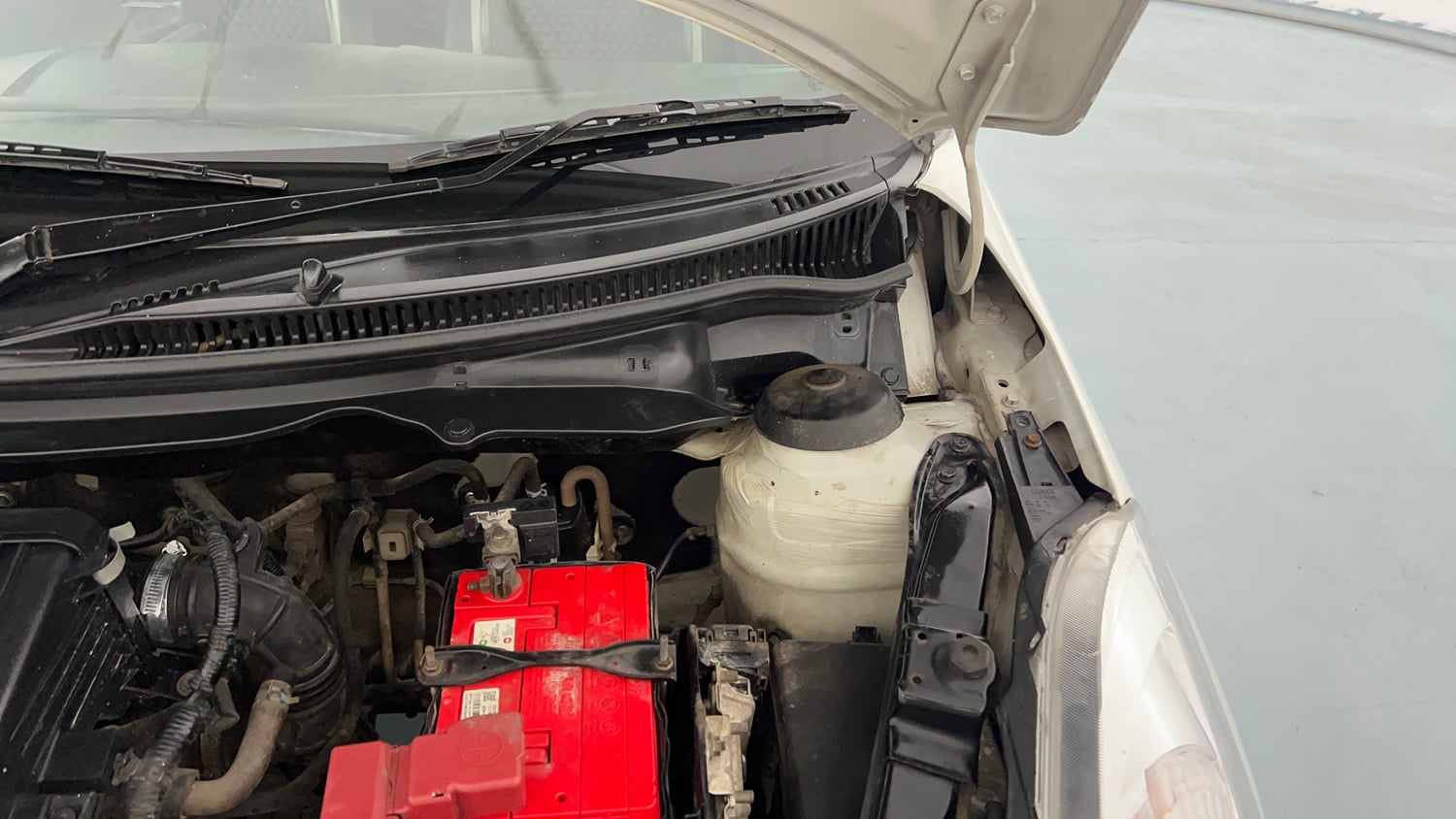 Used 2016 Maruti Suzuki Swift VXi Petrol Manual engine ENGINE LEFT SIDE HINGE & APRON VIEW