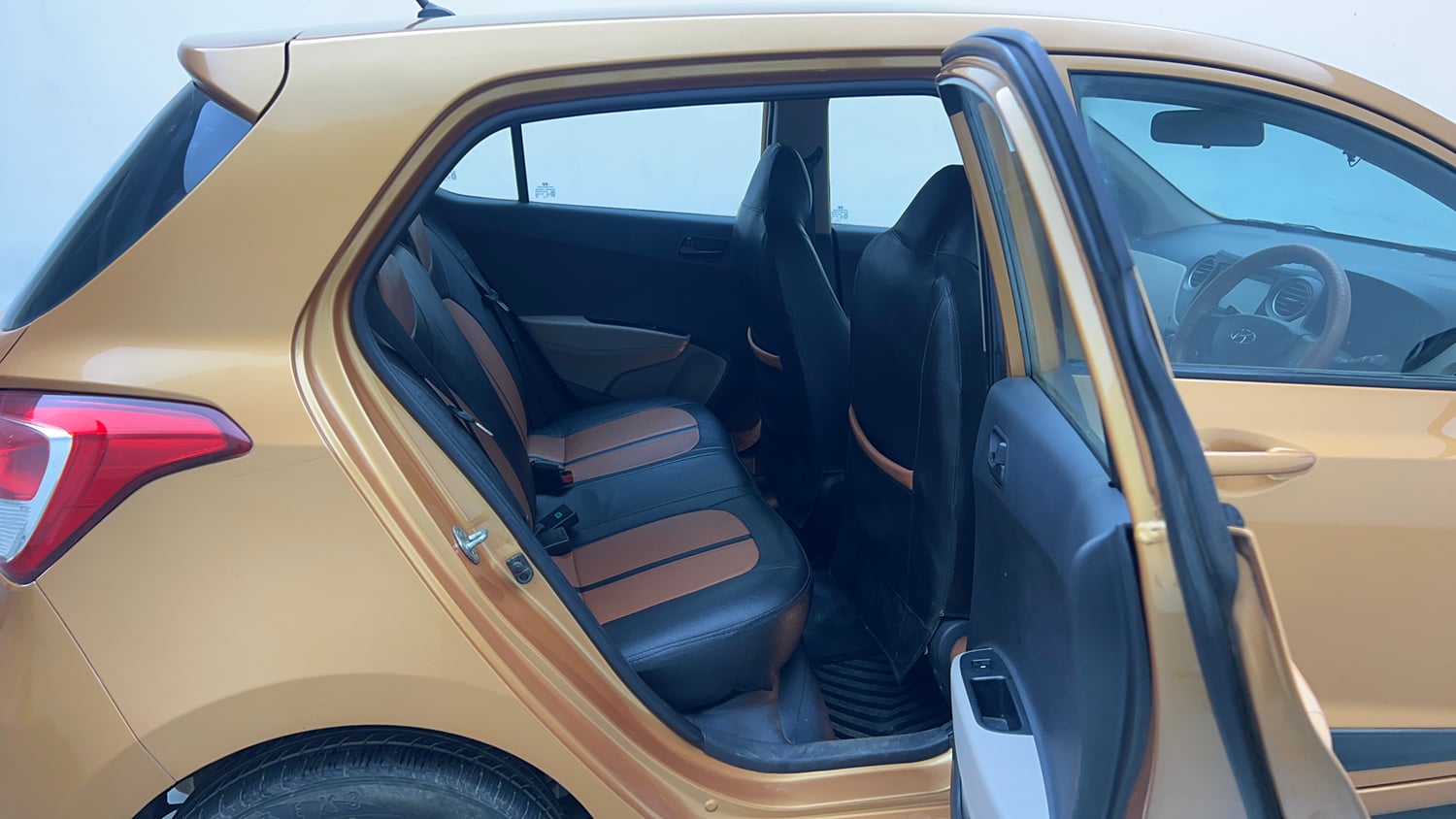 Used 2018 Hyundai Grand i10 Magna 1.2 Kappa VTVT Petrol Manual interior RIGHT SIDE REAR DOOR CABIN VIEW
