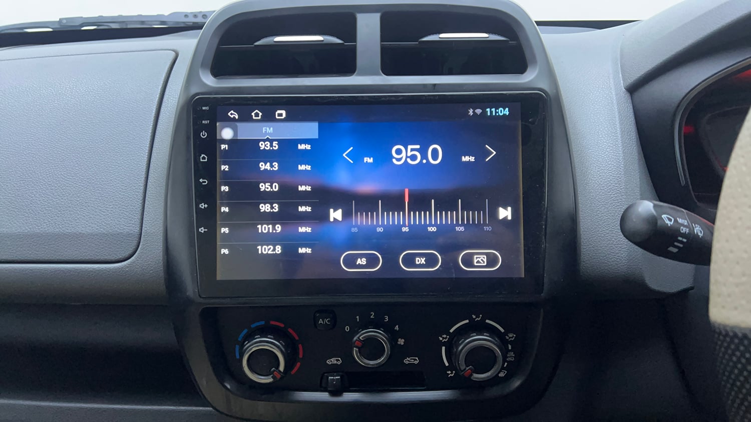 Used 2017 Renault Kwid 1.0 RXT AMT Petrol Automatic interior MUSIC SYSTEM & AC CONTROL VIEW