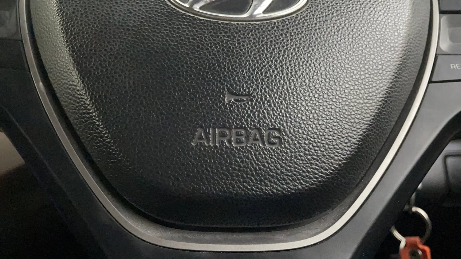 Used 2016 Hyundai Elite i20 Sportz 1.4 CRDI Diesel Manual top_features Airbags