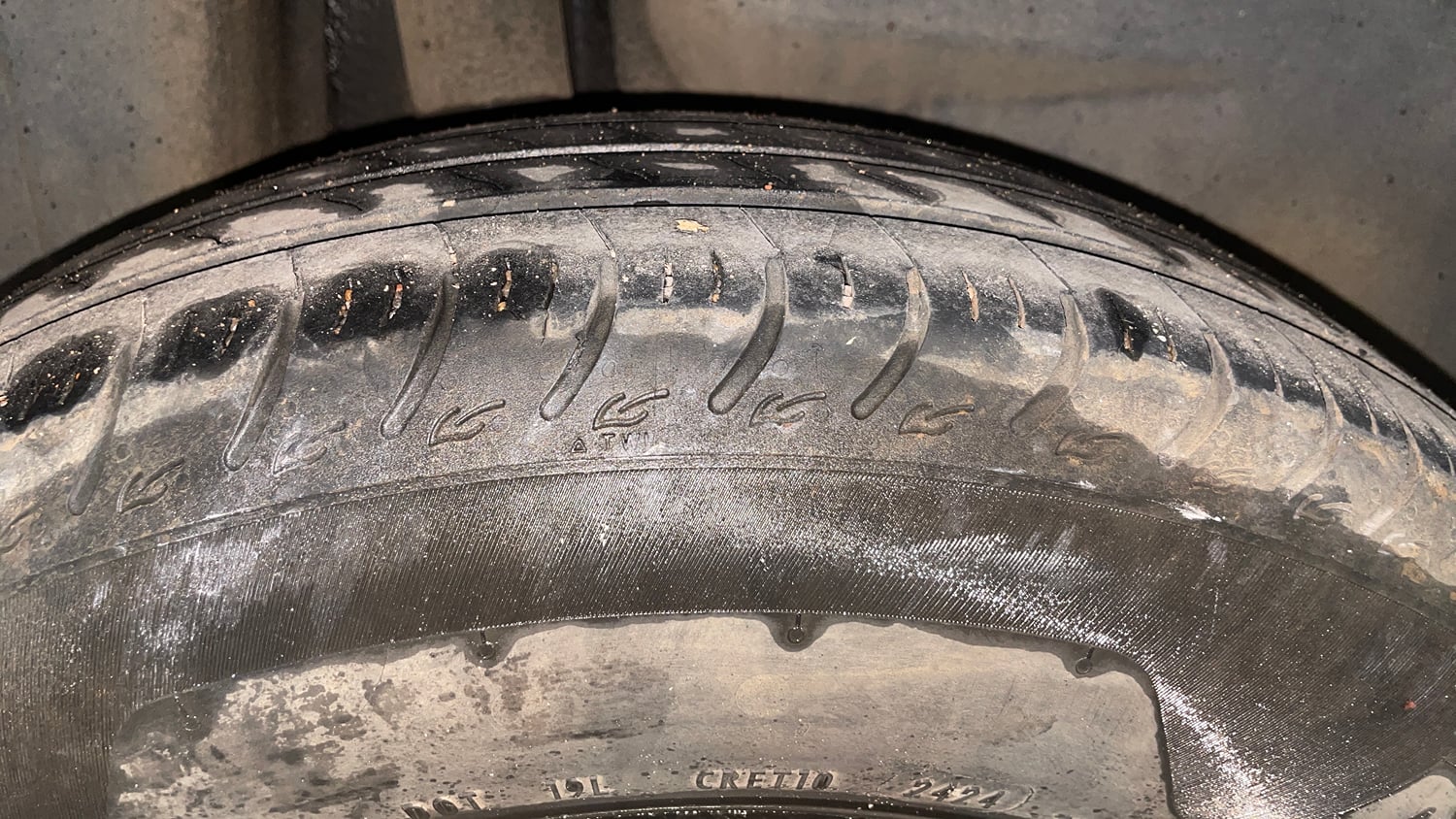 Used 2024 Maruti Suzuki Swift VXi (O) AMT Petrol Automatic tyres RIGHT REAR TYRE TREAD VIEW