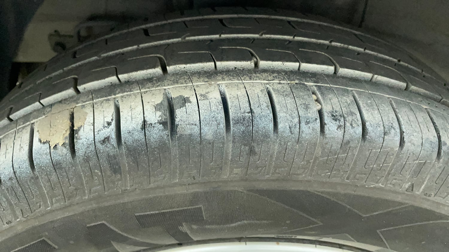 Used 2016 Hyundai Elite i20 Sportz 1.4 CRDI Diesel Manual tyres RIGHT REAR TYRE TREAD VIEW