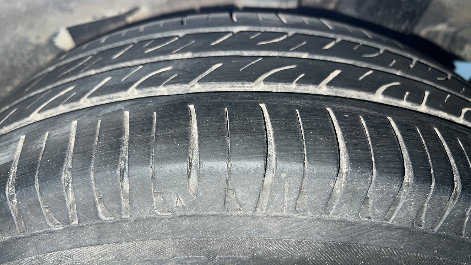 Used 2016 Hyundai Grand i10 Magna AT 1.2 Kappa VTVT Petrol Automatic tyres LEFT REAR TYRE TREAD VIEW
