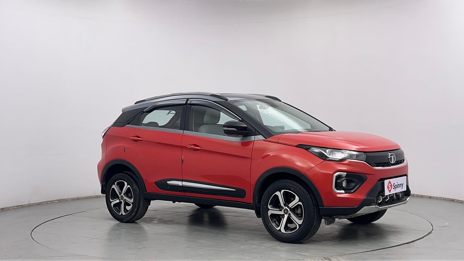 Used 2022 Tata Nexon XZA Plus  (S) Dual Tone Petrol Automatic exterior RIGHT FRONT CORNER VIEW