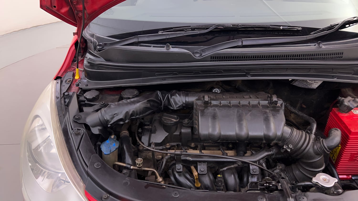 Used 2013 Hyundai i10 Magna 1.2 Kappa2 Petrol Manual engine ENGINE RIGHT SIDE HINGE & APRON VIEW