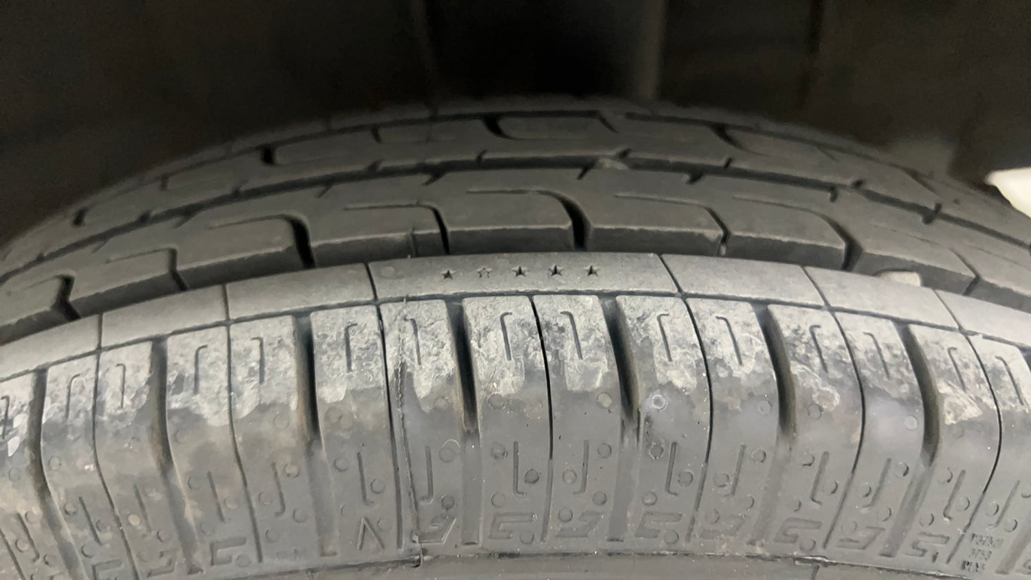 Used 2016 Renault Kwid RXT CNG (Outside Fitted) Cng Manual tyres LEFT REAR TYRE TREAD VIEW