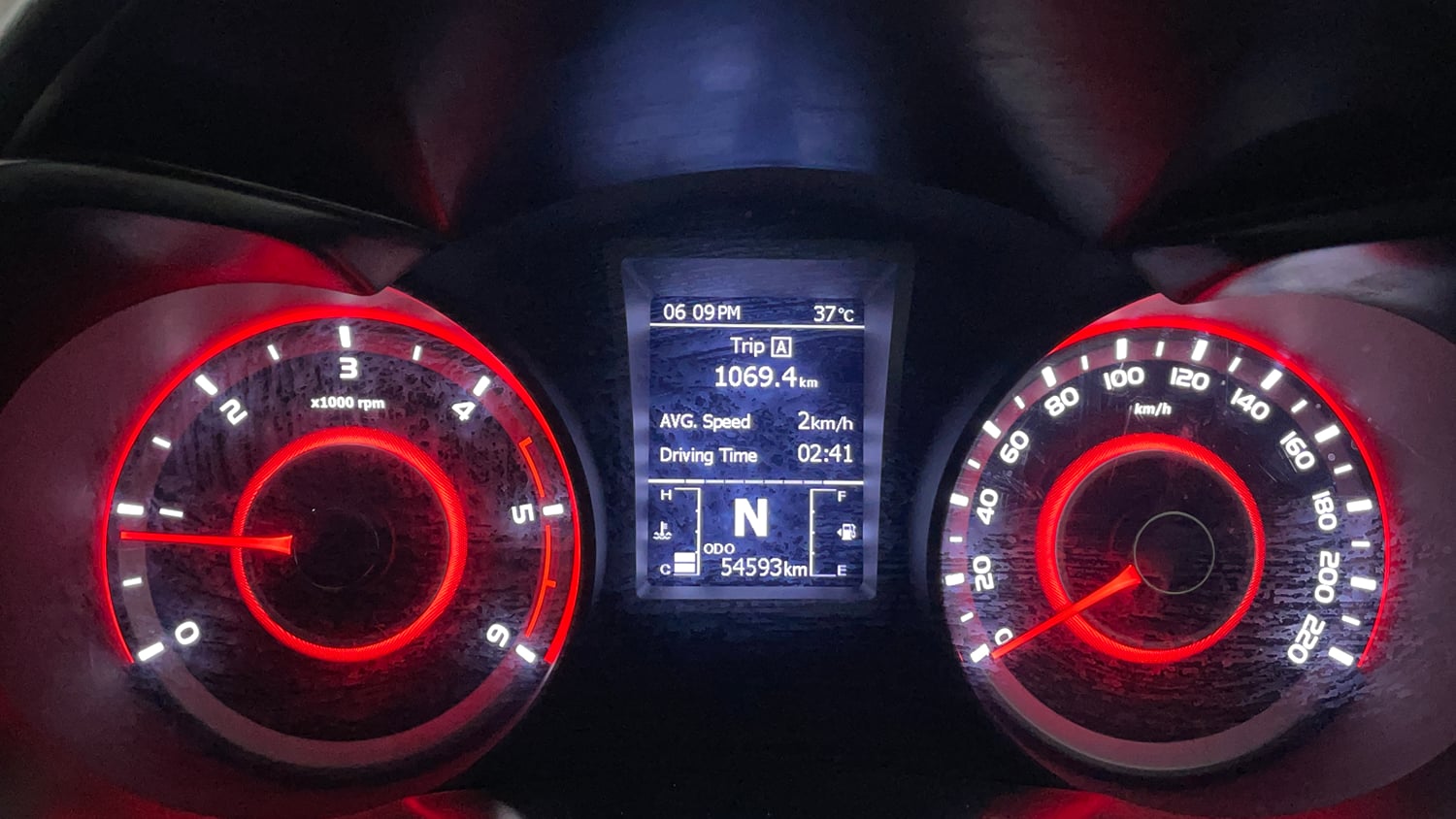 Used 2022 Mahindra XUV 300 W8 (O) 1.5 Diesel AMT Diesel Automatic interior CLUSTERMETER VIEW