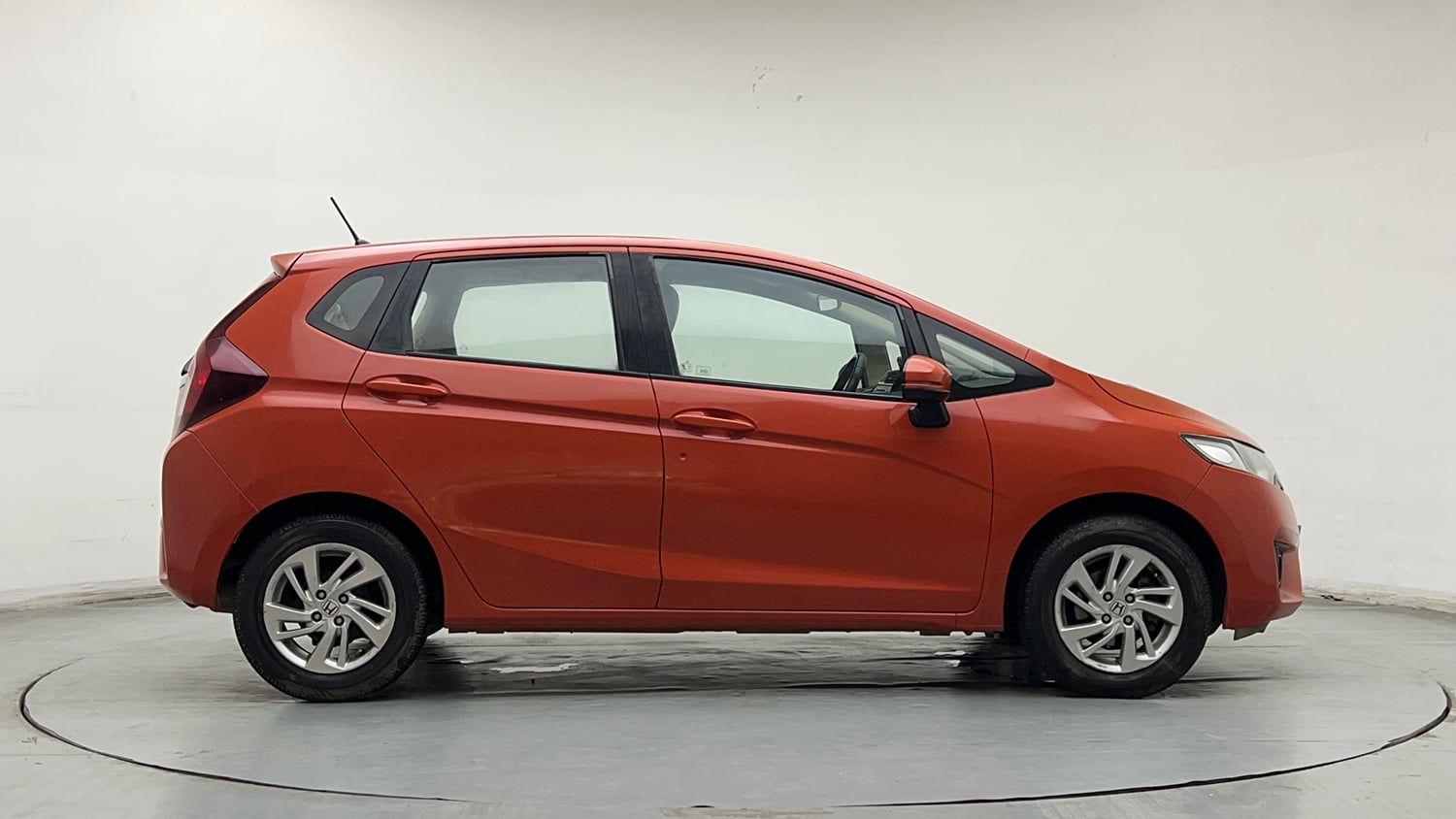 Used 2015 Honda Jazz V Petrol Petrol Manual exterior RIGHT SIDE VIEW
