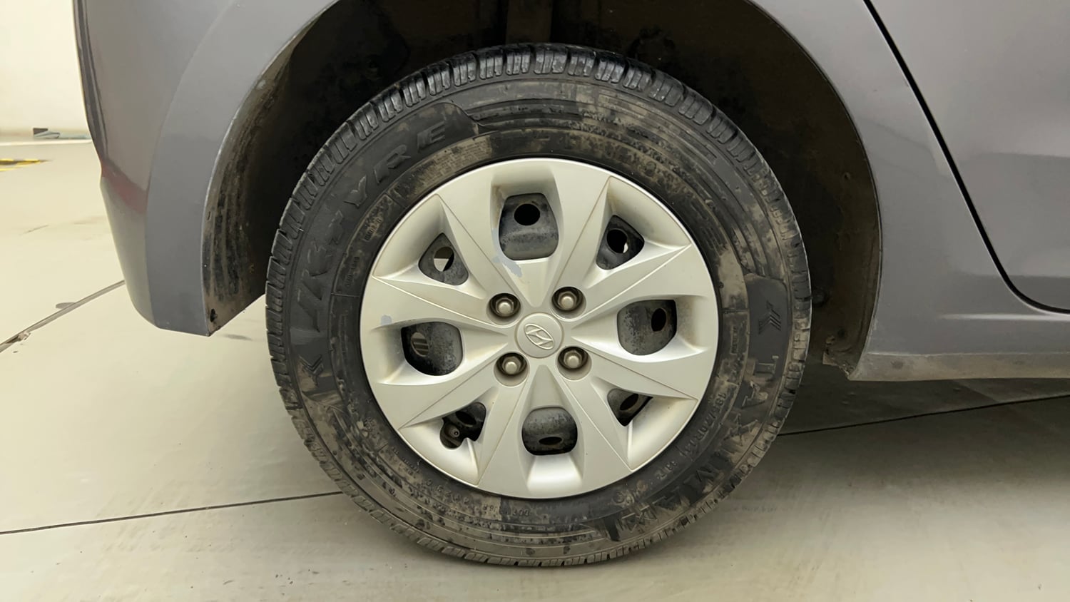 Used 2014 Hyundai Elite i20 Magna 1.2 Petrol Manual tyres RIGHT REAR TYRE RIM VIEW