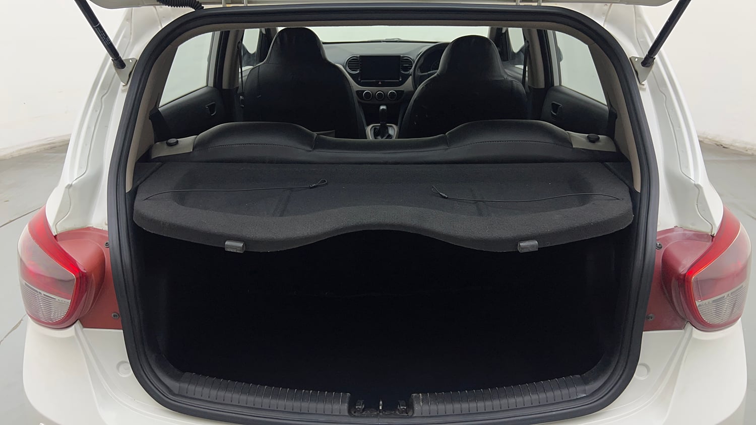 Used 2016 Hyundai Grand i10 Magna AT 1.2 Kappa VTVT Petrol Automatic interior DICKY INSIDE VIEW