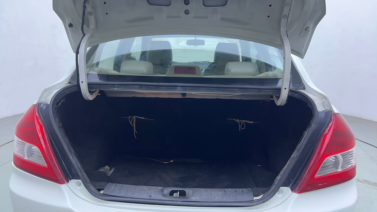Used 2016 Maruti Suzuki Swift Dzire VXI AT Petrol Automatic interior DICKY INSIDE VIEW