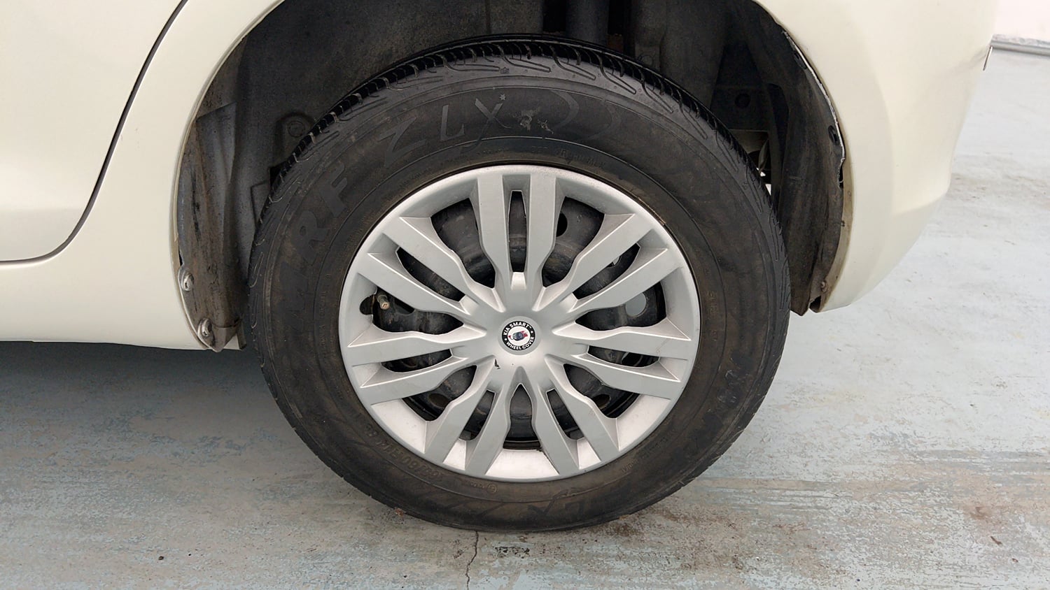 Used 2016 Maruti Suzuki Swift VXi Petrol Manual tyres LEFT REAR TYRE RIM VIEW