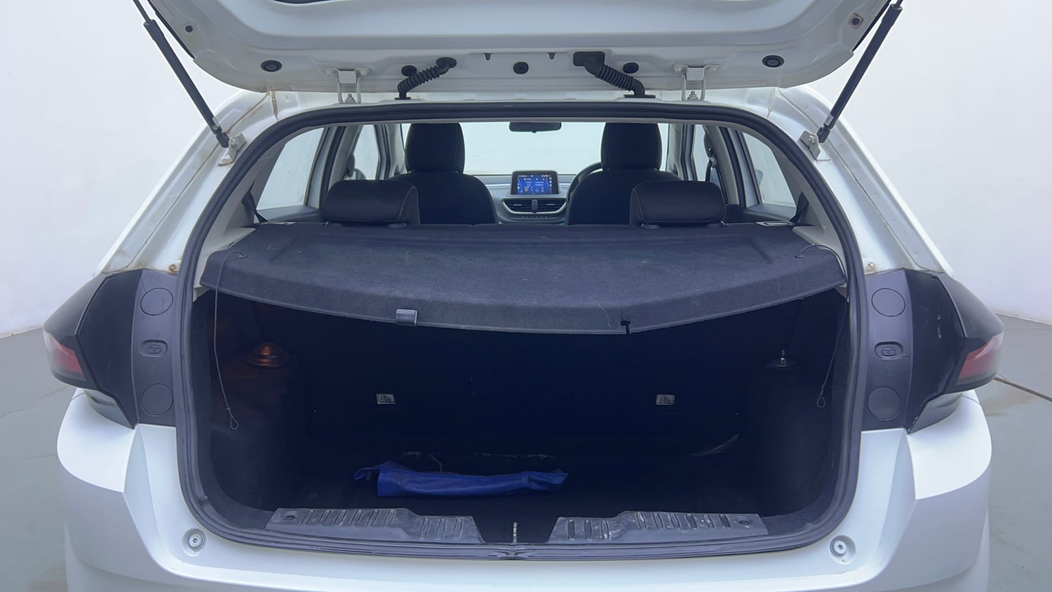 Used 2021 Tata Altroz XZ Petrol Petrol Manual interior DICKY INSIDE VIEW