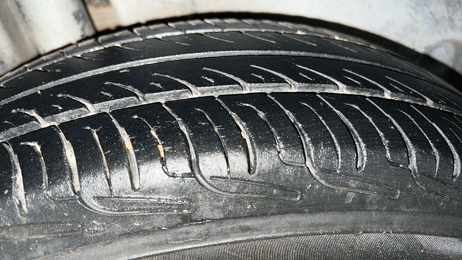 Used 2016 Maruti Suzuki Swift VXi Petrol Manual tyres RIGHT REAR TYRE TREAD VIEW