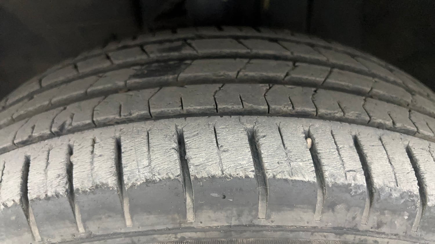 Used 2022 Tata Punch Accomplished Dazzle Pack MT Petrol Manual tyres LEFT FRONT TYRE TREAD VIEW