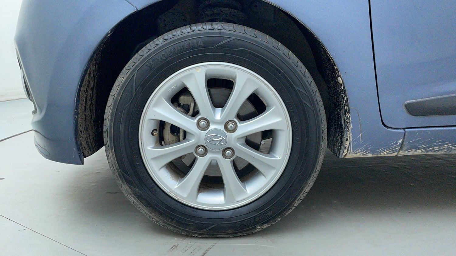 Used 2014 Hyundai Grand i10 Asta AT 1.2 Kappa VTVT Petrol Automatic tyres LEFT FRONT TYRE RIM VIEW