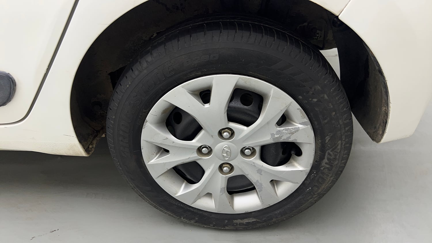 Used 2016 Hyundai Grand i10 Magna AT 1.2 Kappa VTVT Petrol Automatic tyres LEFT REAR TYRE RIM VIEW