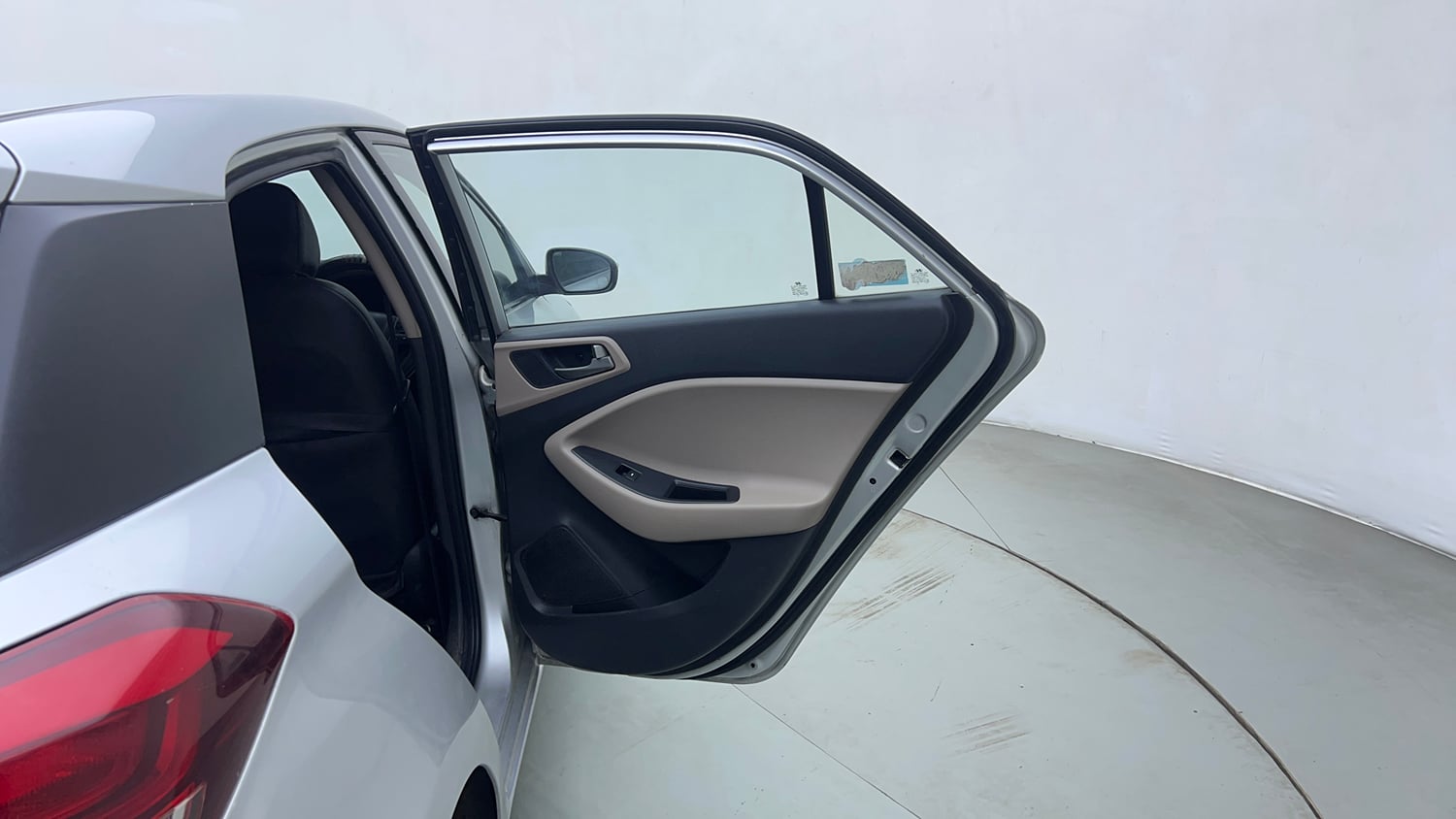 Used 2015 Hyundai Elite i20 Sportz 1.2 Petrol Manual interior RIGHT REAR DOOR OPEN VIEW