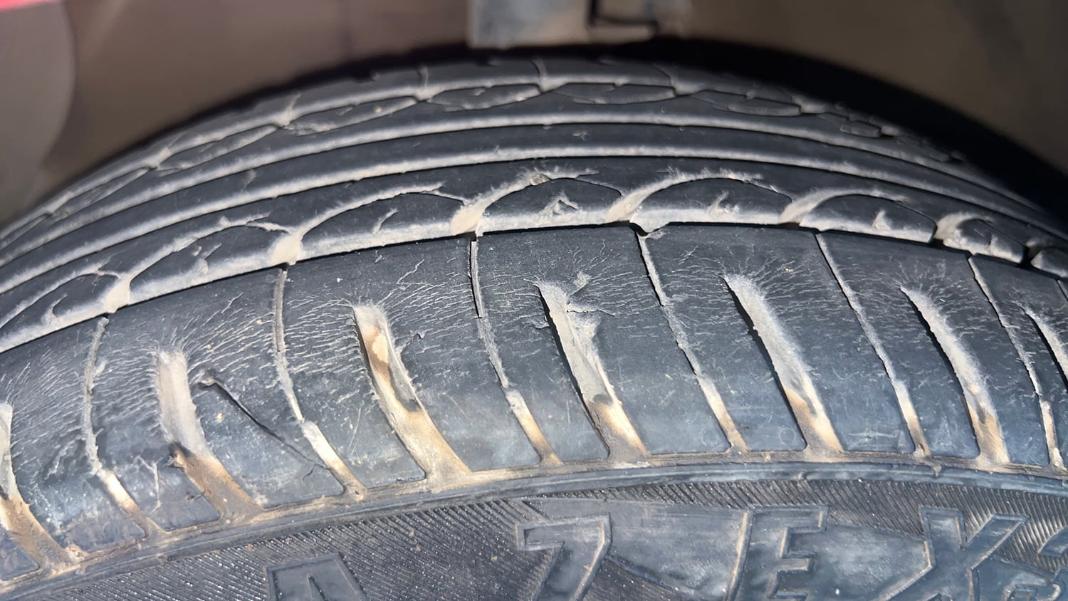 Used 2016 Hyundai Grand i10 Asta AT 1.2 Kappa VTVT Petrol Automatic tyres LEFT FRONT TYRE TREAD VIEW