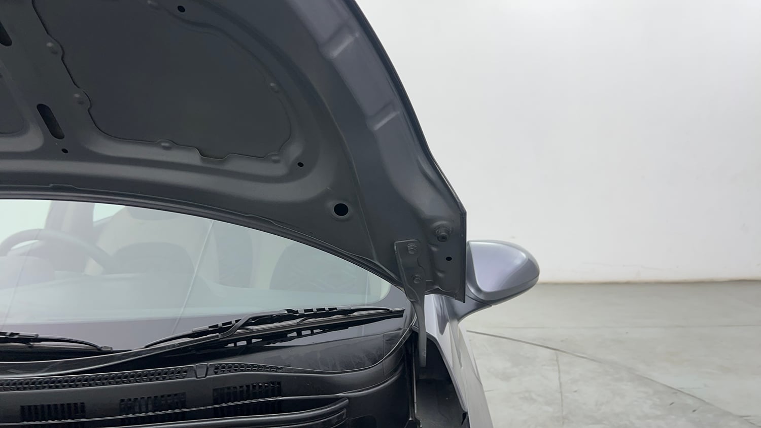Used 2019 Hyundai Xcent S Petrol Manual engine ENGINE LEFT SIDE HINGE & APRON VIEW