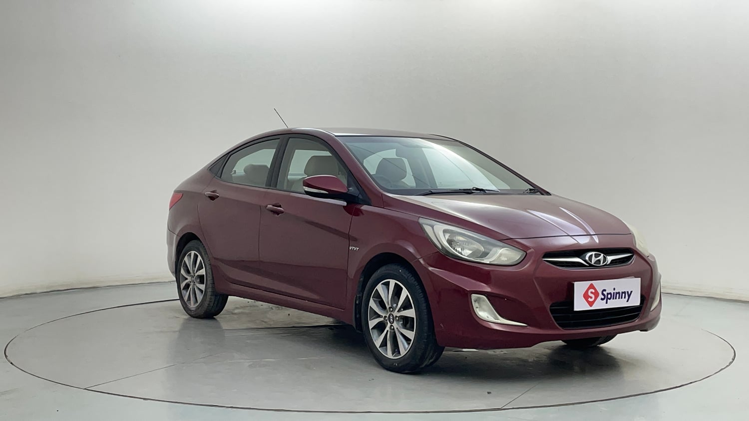 Used 2013 Hyundai Verna Fluidic 1.6 VTVT SX Petrol Manual exterior RIGHT FRONT CORNER VIEW