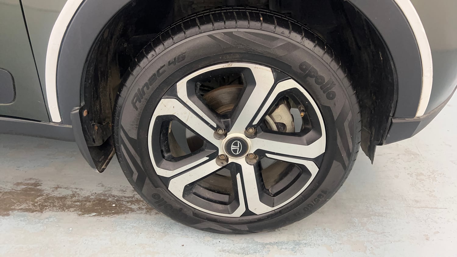 Used 2021 Tata Nexon XMA (S) Diesel Diesel Automatic tyres RIGHT FRONT TYRE RIM VIEW