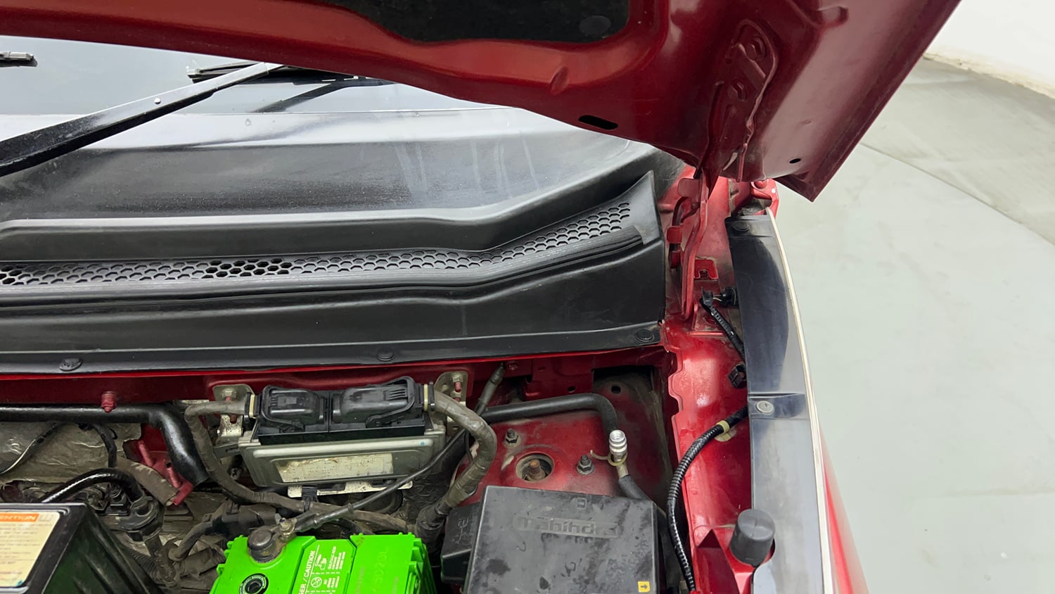 Used 2016 Mahindra KUV100 K6+ 6 STR Petrol Manual engine ENGINE LEFT SIDE HINGE & APRON VIEW