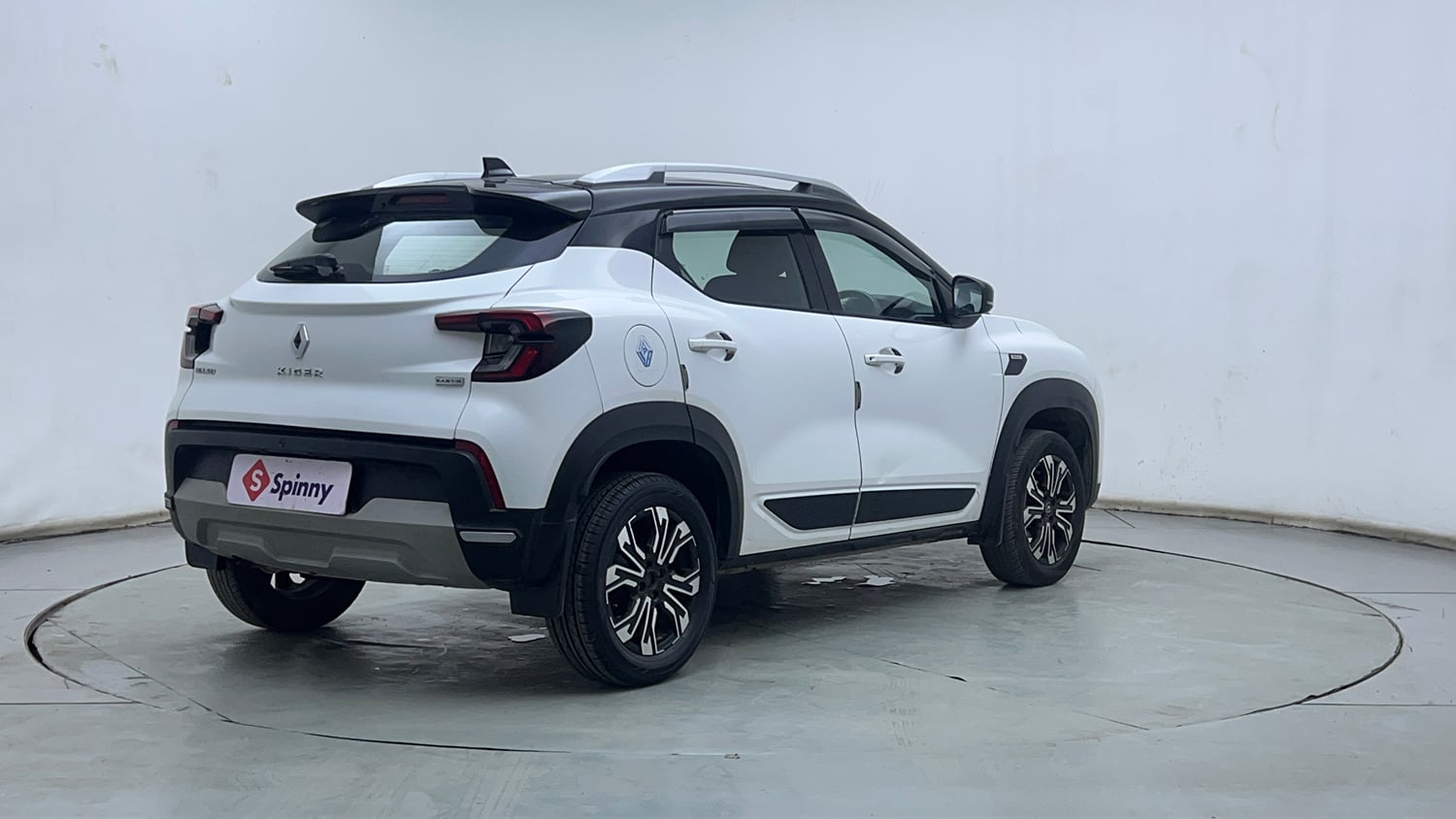 Used 2021 Renault Kiger RXZ AMT Dual Tone Petrol Automatic exterior RIGHT REAR CORNER VIEW