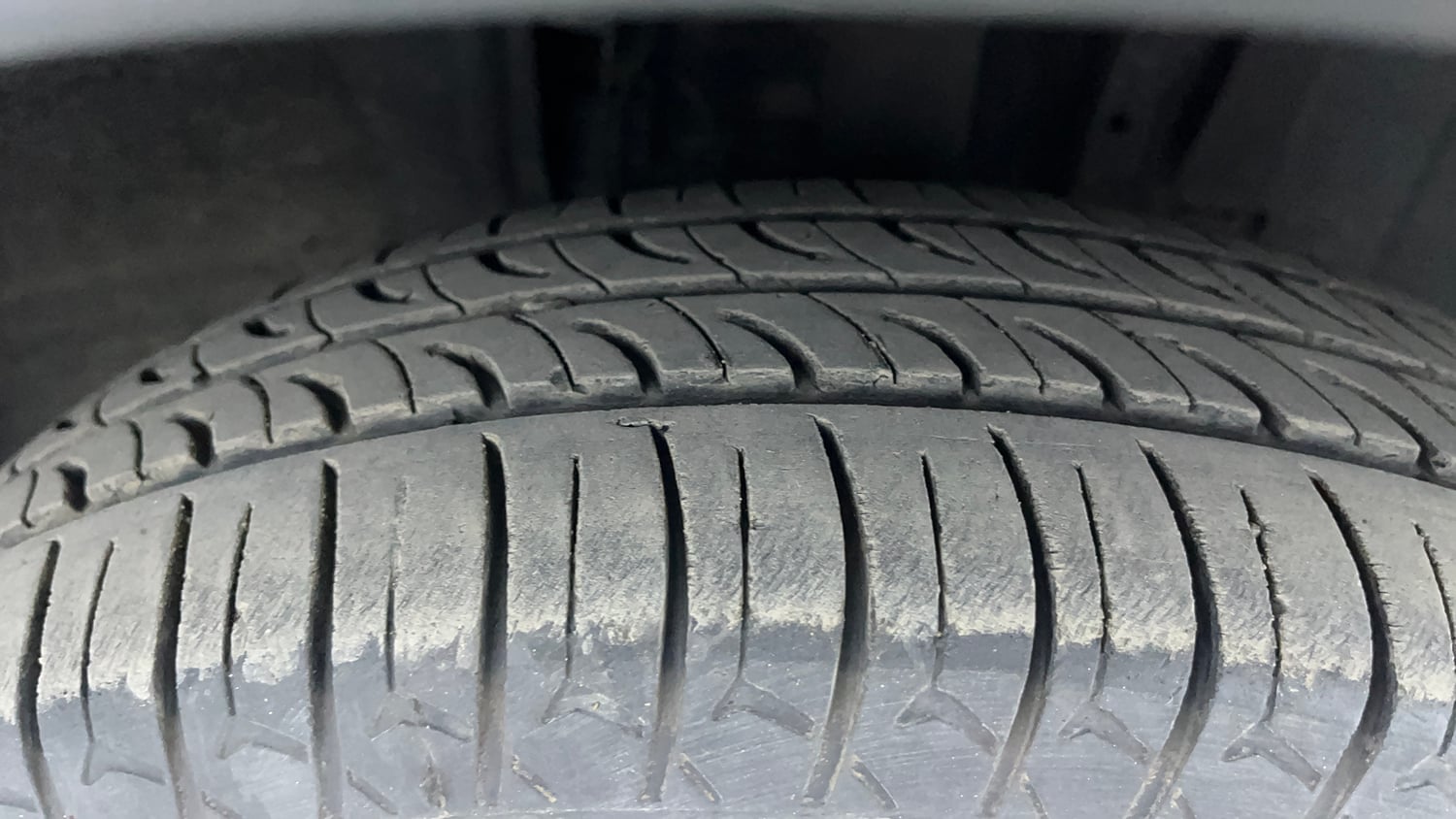 Used 2023 Renault Triber RXT EASY-R AMT Petrol Automatic tyres RIGHT FRONT TYRE TREAD VIEW