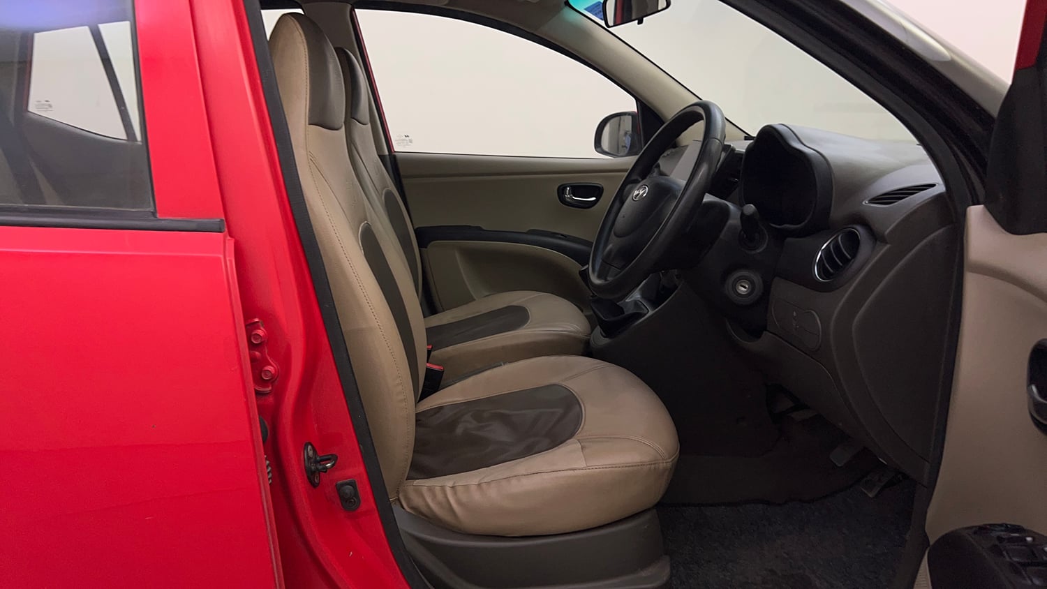 Used 2013 Hyundai i10 Magna 1.2 Kappa2 Petrol Manual interior RIGHT SIDE FRONT DOOR CABIN VIEW