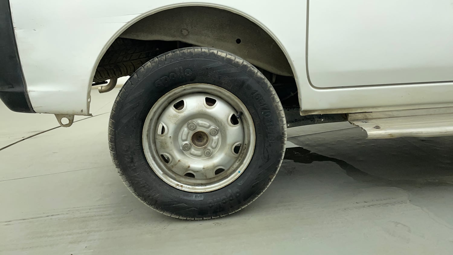 Used 2016 Maruti Suzuki Eeco 5 STR WITH A/C+HTR Petrol Manual tyres RIGHT REAR TYRE RIM VIEW